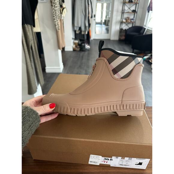 NIB Burberry Rubber Boot EU Size 41 US Size 11 - Picture 6 of 13